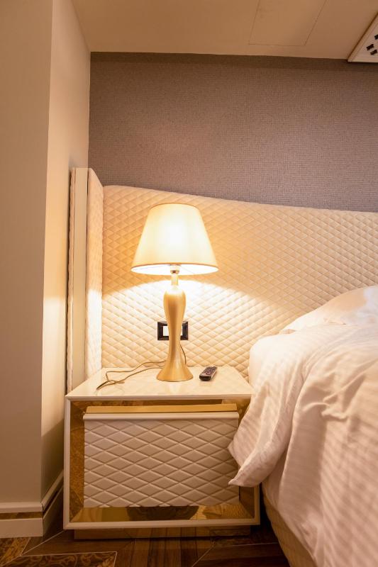 Deluxe Twin Room image 4
