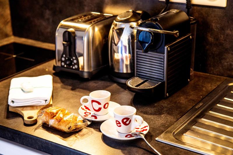 One-Bedroom Apartment image 2