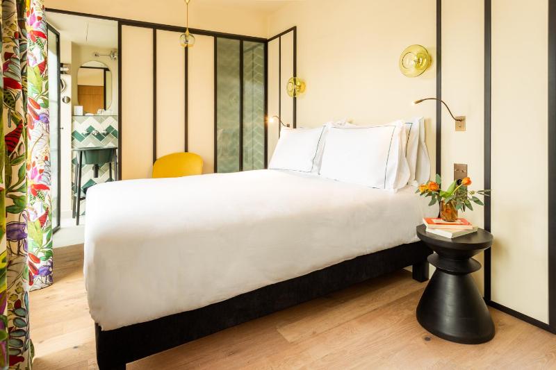 Double Room with Terrace image 2