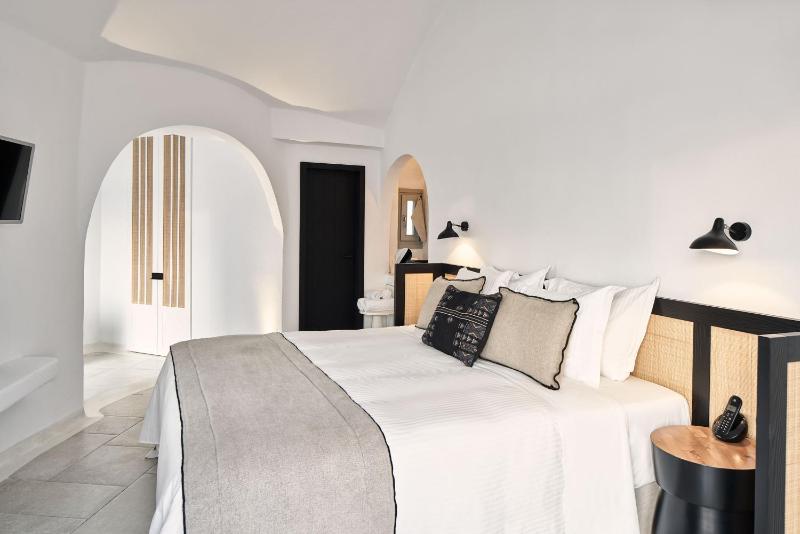 Double Room with Caldera View image 3