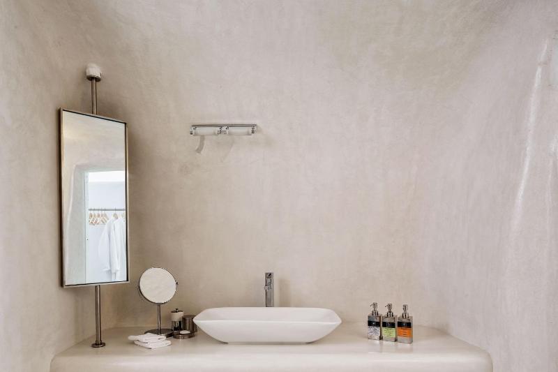 Charisma Suites - image 29