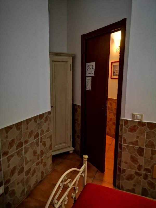Single Room with Bathroom image 4