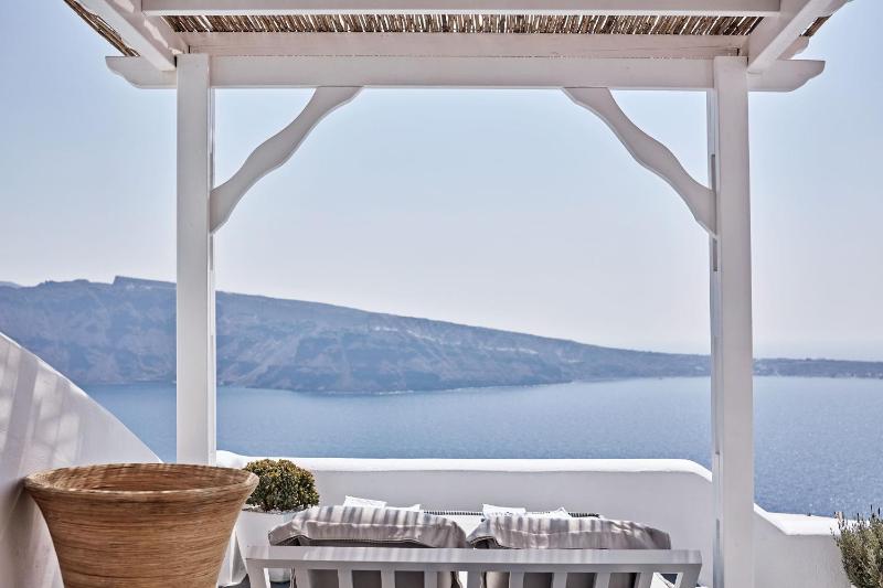 Charisma Cave Pool Suite with Caldera View image 2