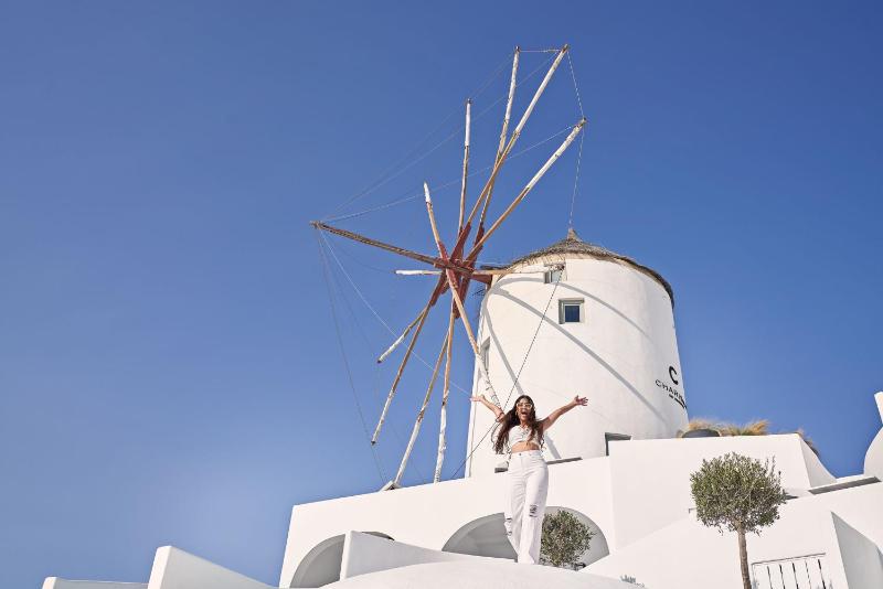 Charisma Windmill with Jetted Tub and caldera view image 2