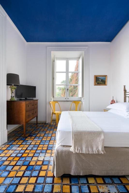 Deluxe Double Room with Balcony and Sea View image 2