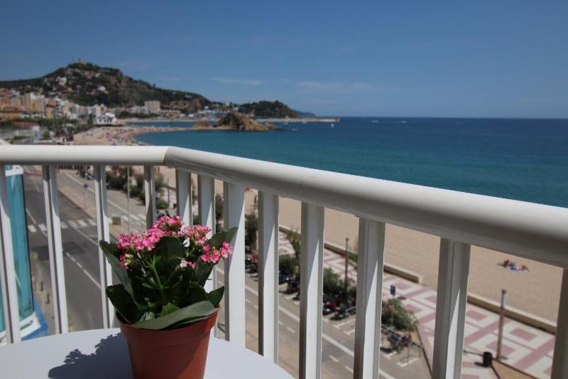 Two-Bedroom Apartment with Sea View and Balcony (4 Adults) image 3