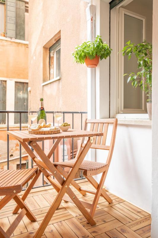 Deluxe Apartment image 3