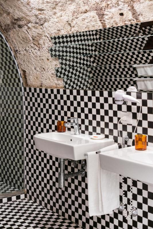 Deluxe Double Room with Terrace and Sea View image 3