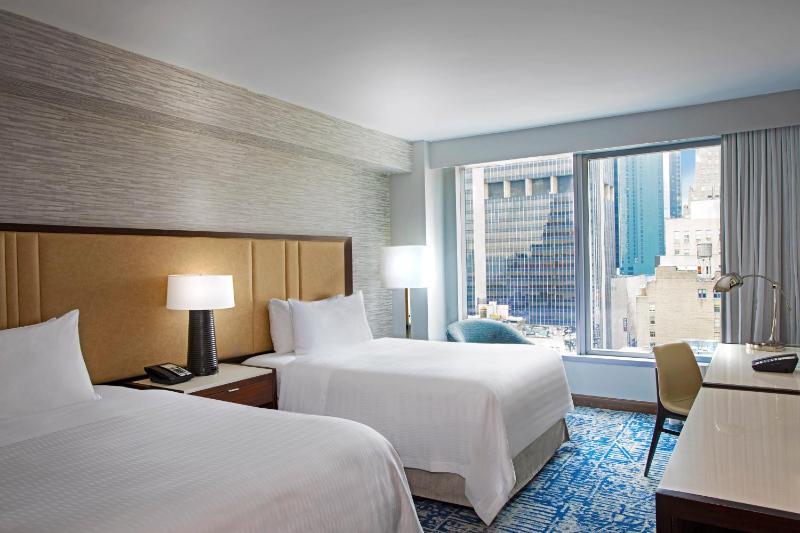 Classic Double Room with Two Double Beds - Low Floor image 2
