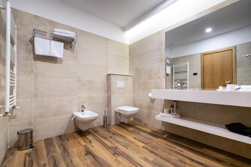 Deluxe Apartment image 2