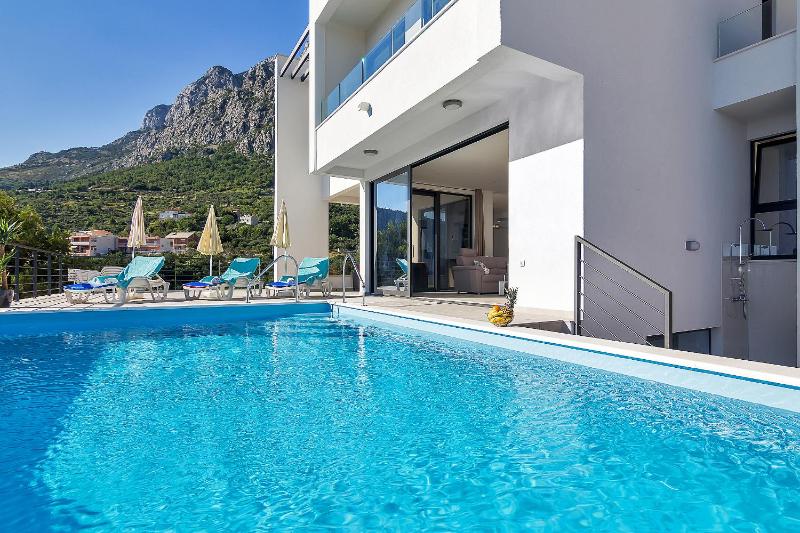 Villa Maslina with heated Pool - image 9
