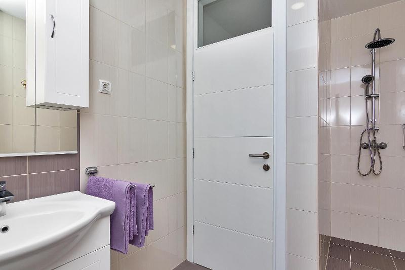 Villa Maslina with heated Pool - image 15