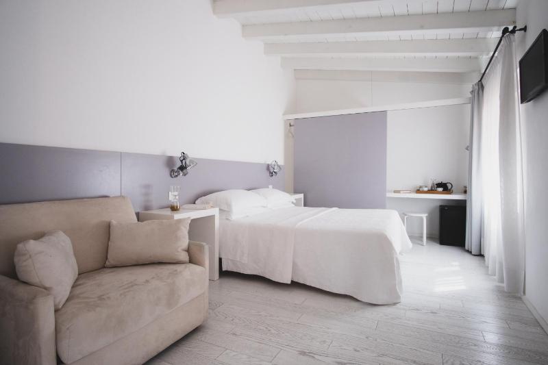 Casa Fola - City Centre Rooms - image 16