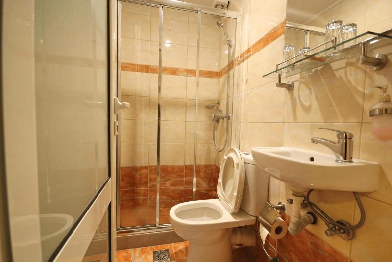 Double Room image 4