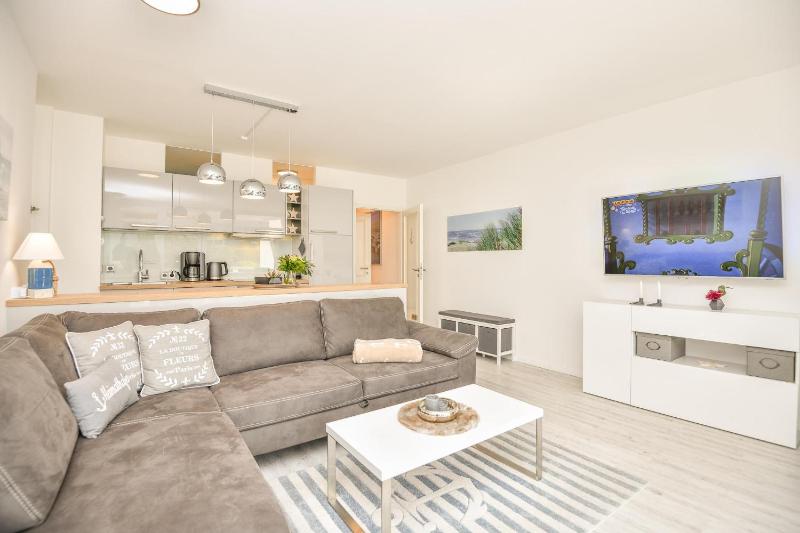 Apartment with Sea View image 2