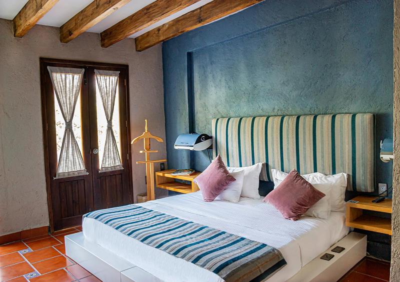 Superior King Room image 3