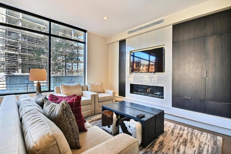 Modern Ski In Out 2 BR in Canyons Village - image 22