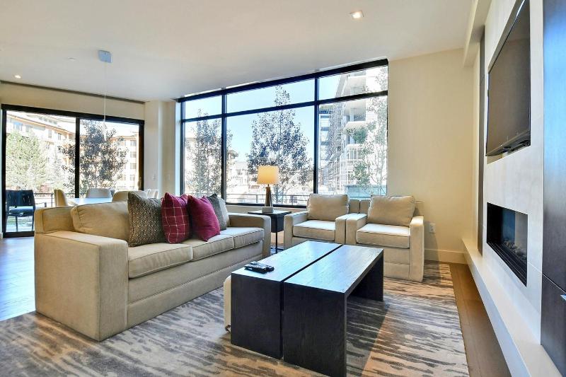 Modern Ski In Out 2 BR in Canyons Village - image 2