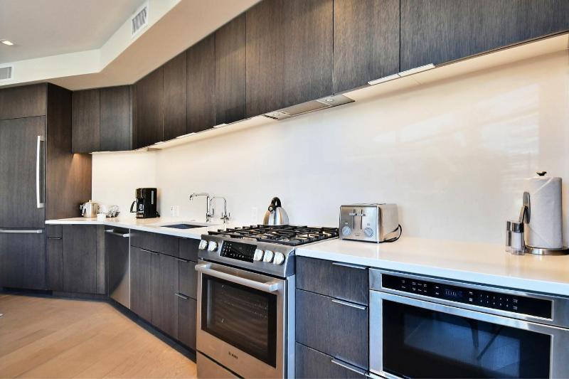 Modern Ski In Out 2 BR in Canyons Village - image 4