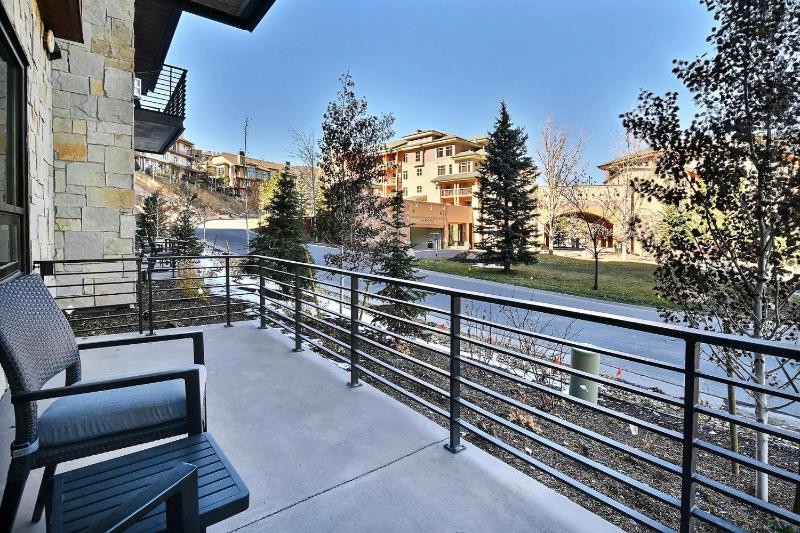 Modern Ski In Out 2 BR in Canyons Village - image 29