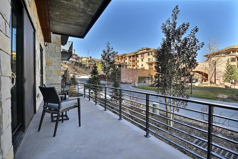 Modern Ski In Out 2 BR in Canyons Village - image 20