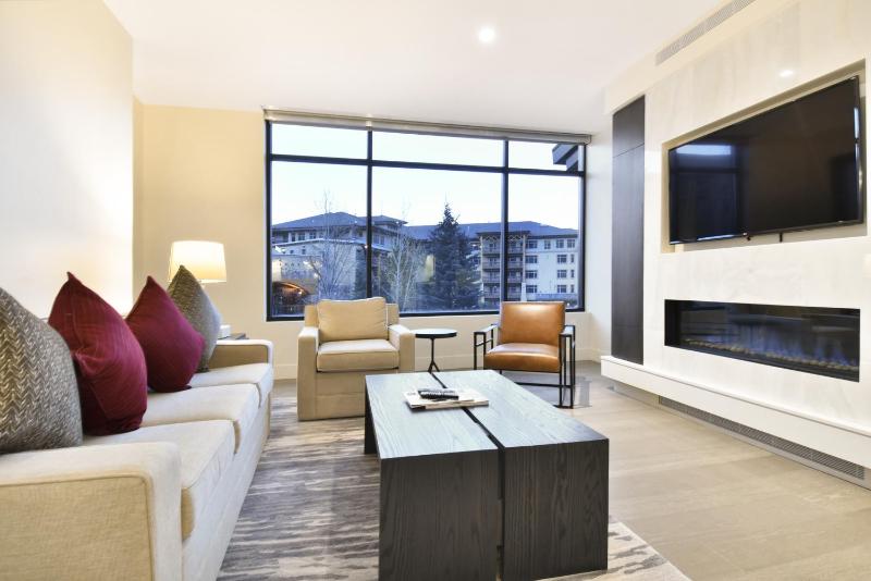 Ski In Out Modern 2BR Residence in Canyons Village - image 10