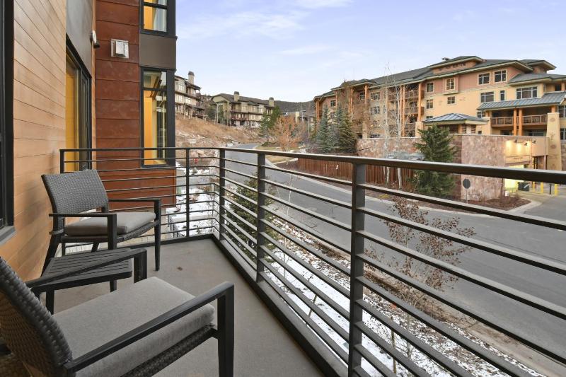 Ski In Out Modern 2BR Residence in Canyons Village - image 24