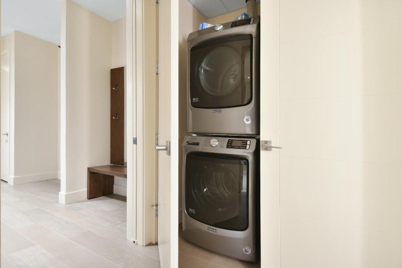 Ski In Out Modern 2BR Residence in Canyons Village - image 4