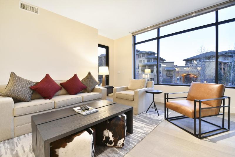 Ski In Out Modern 2BR Residence in Canyons Village - image 6