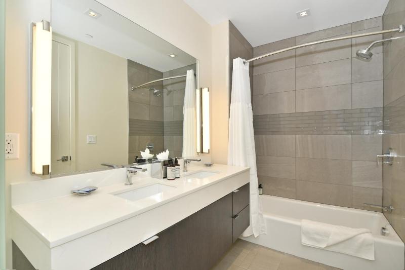 Ski In Out Modern 2BR Residence in Canyons Village - image 9