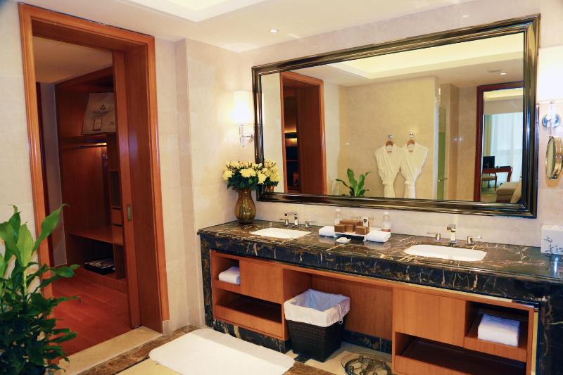 Standard Suite image 3