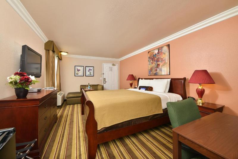 One-Bedroom King Suite - Non-Smoking image 3