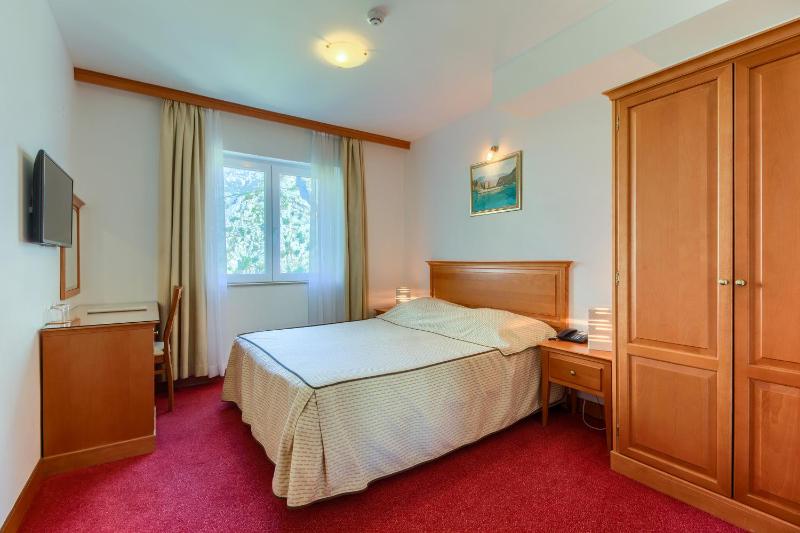 Double Room with River View image 3