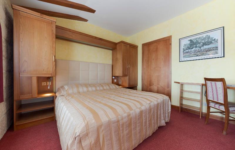 Superior Double Room with Balcony and Sea View image 1