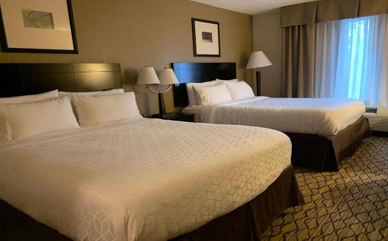 Standard Room with Two Queen Beds image 2