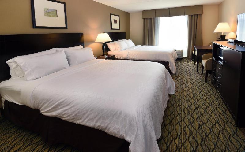 Standard Room with Two Queen Beds image 3