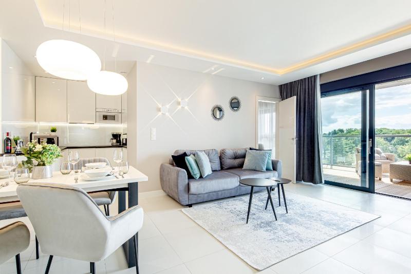 Apartamenty Gardenia Seaside 2 with Sea View by Noclegi Renters - image 35