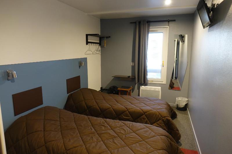 Twin Room image 3