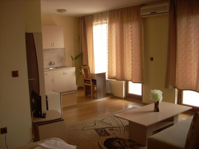 Studio with Balcony image 4