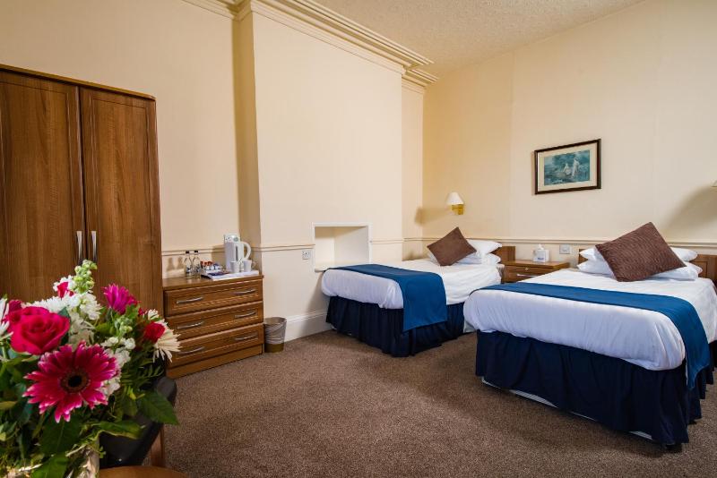 Twin Room image 2