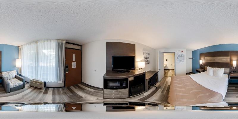 King Room with Roll-In Shower - Accessible/Non Smoking image 1