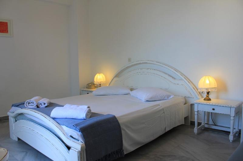 Comfort Triple Room image 3