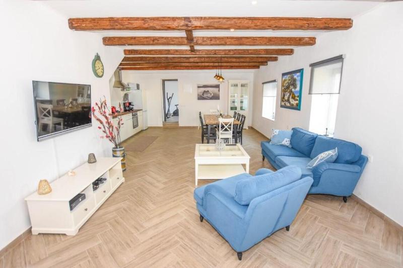Four-Bedroom Holiday Home image 1