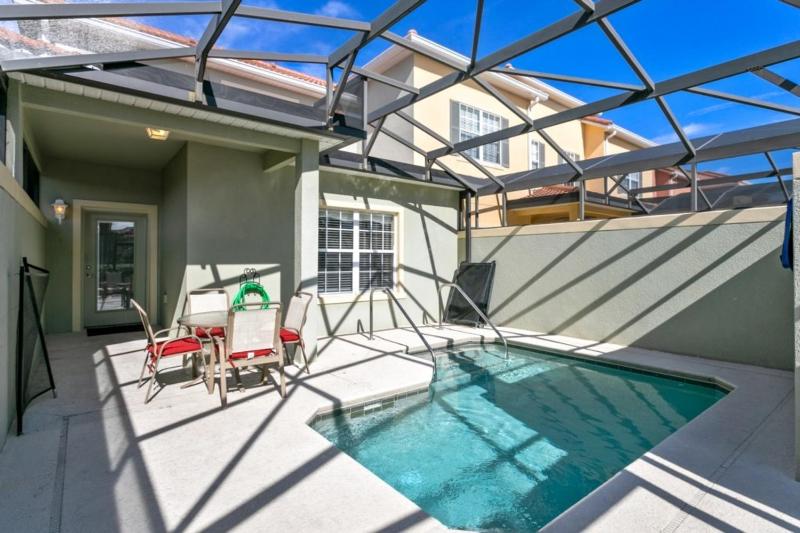 Five-Bedroom Townhouse image 1