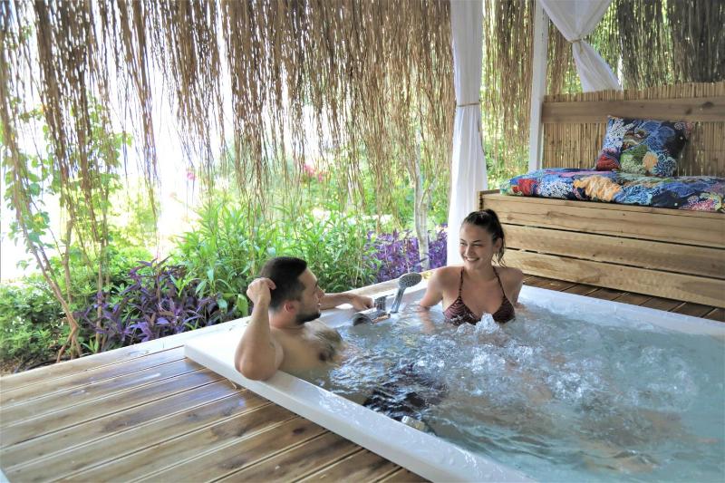 Queen Room with Spa Bath image 3