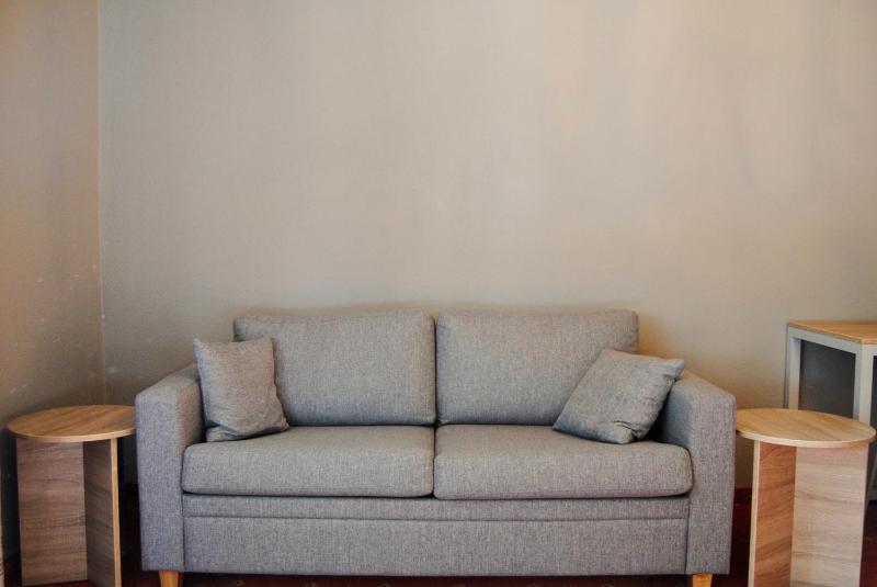 King Studio with Sofa Bed image 4