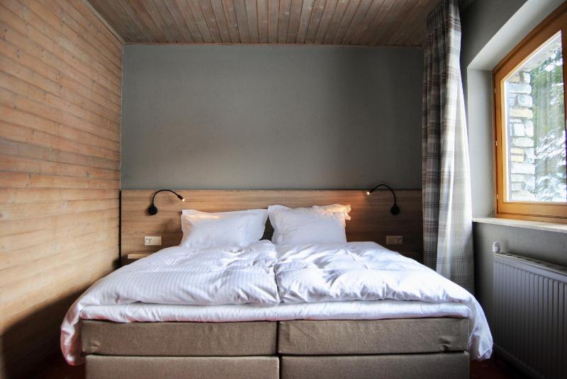 King Studio with Sofa Bed image 2