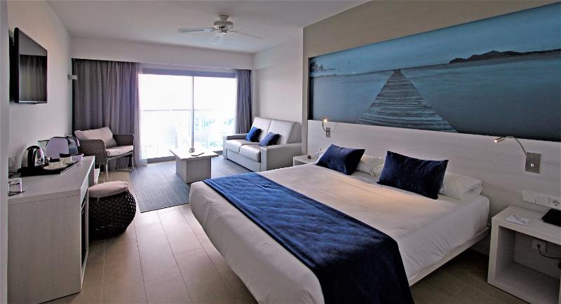 Junior Suite with Sea View image 1