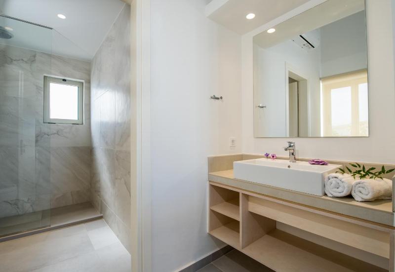 Superior Apartment image 2