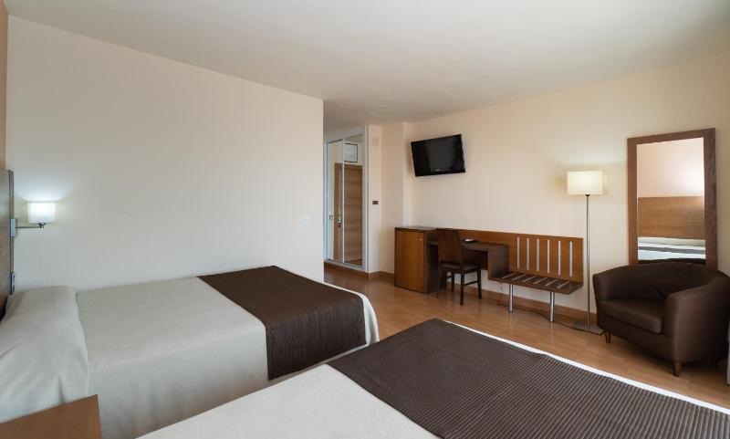 Quadruple Room (2 Adults + 2 Children) image 1